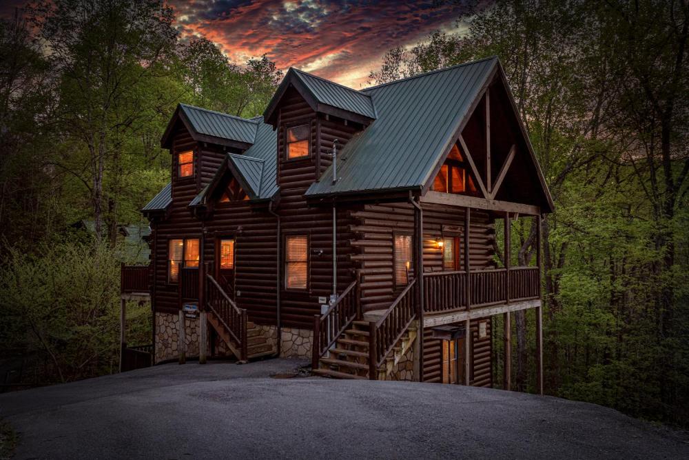 Private Indoor Pool Cabin • 2 Master Suites
